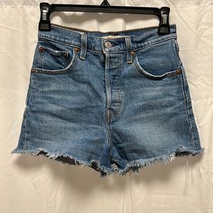 LEVI’S Ribcage Shorts